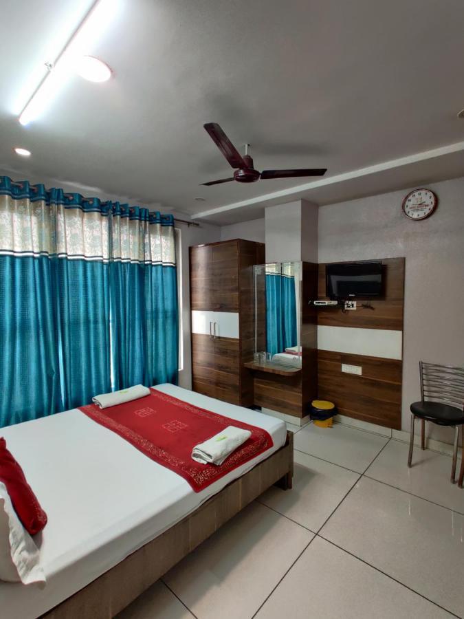 Hotel Robin Inn Амритсар Экстерьер фото