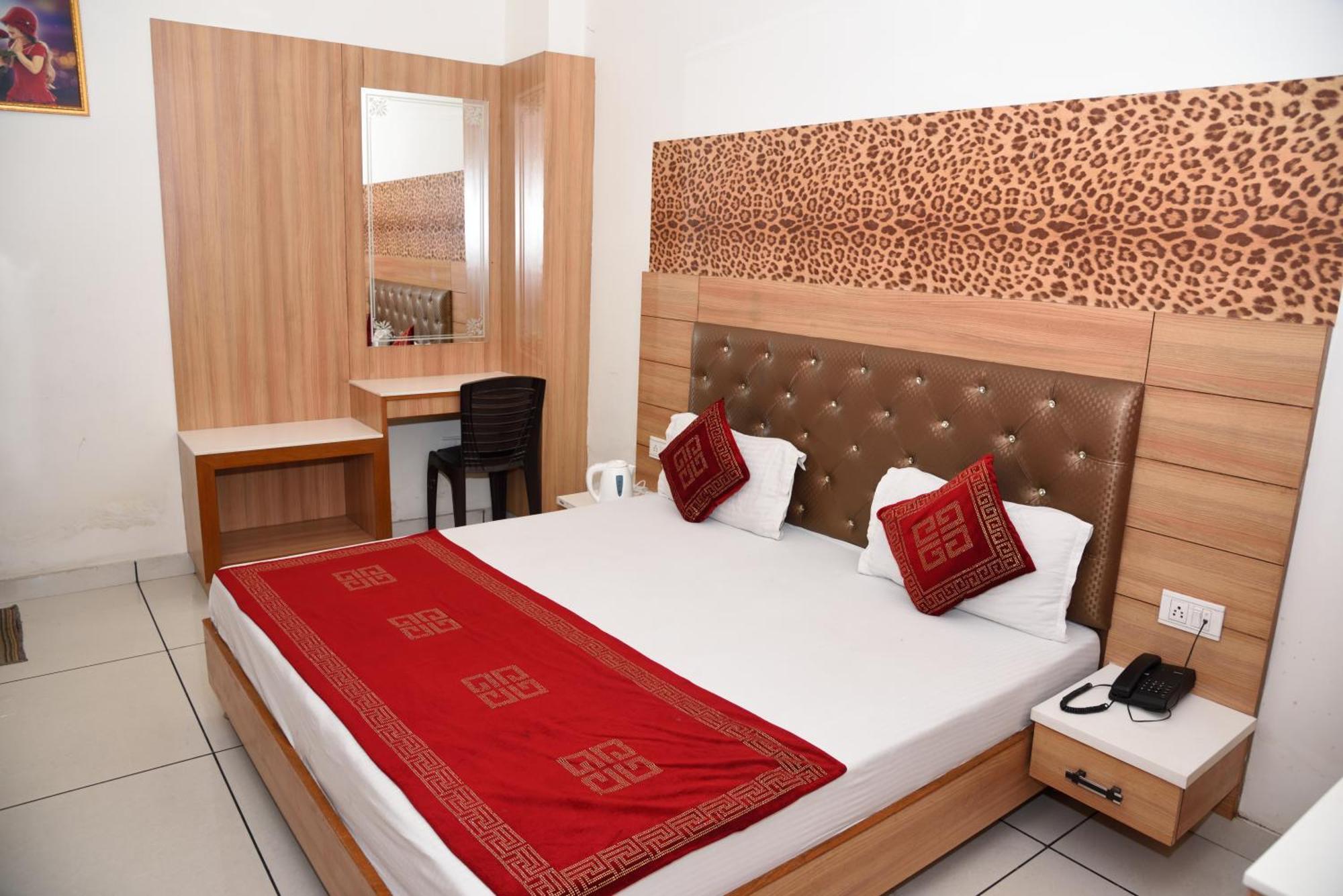 Hotel Robin Inn Амритсар Экстерьер фото